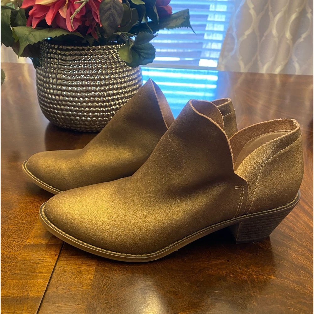Kelsi Dagger gold bootie